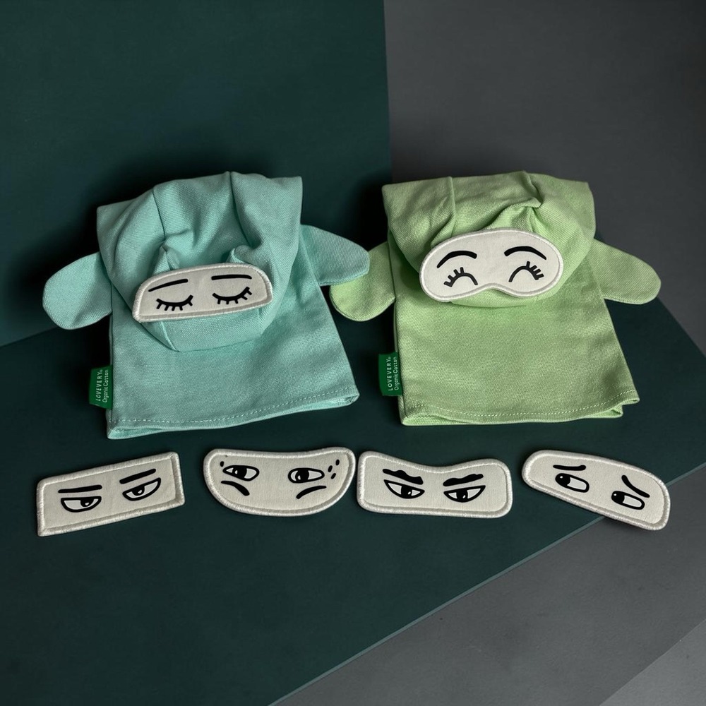 LOVEVERY The Storyteller 40-42 months Montessori Puppets Toy Play Set Eyes